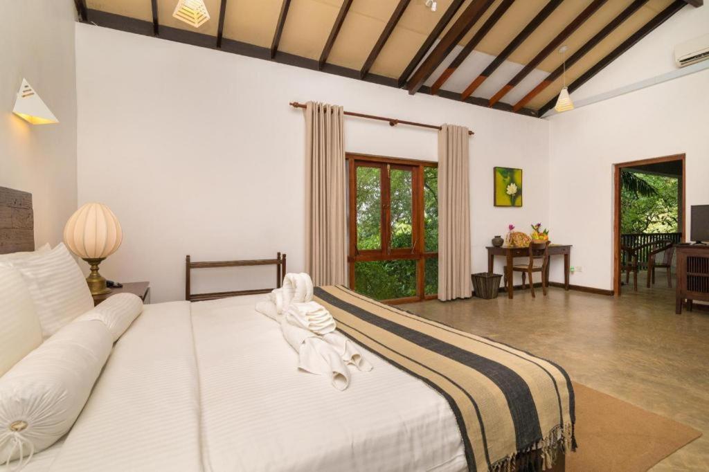 Roman Lake Ayurveda Boutique Resort Ahungalla Exterior photo