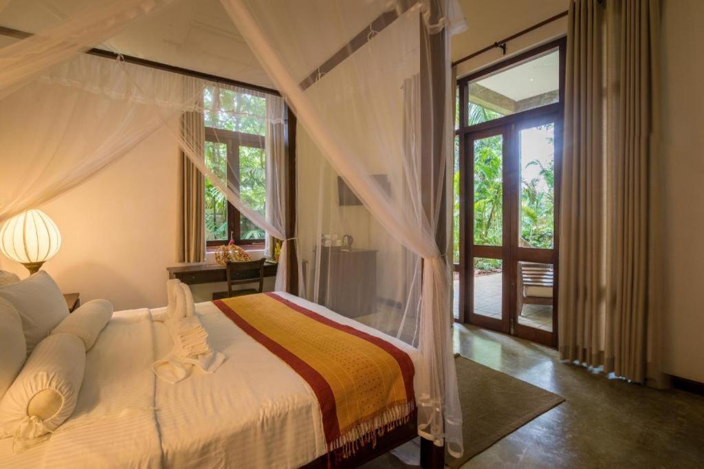 Roman Lake Ayurveda Boutique Resort Ahungalla Exterior photo
