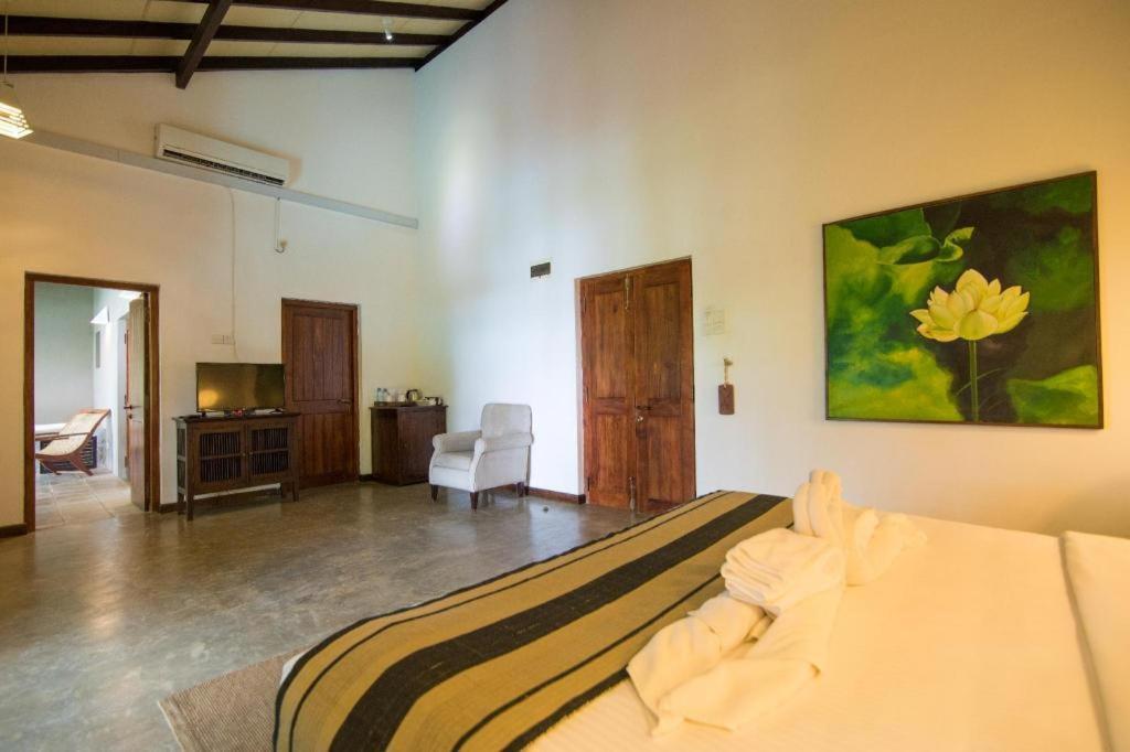 Roman Lake Ayurveda Boutique Resort Ahungalla Exterior photo