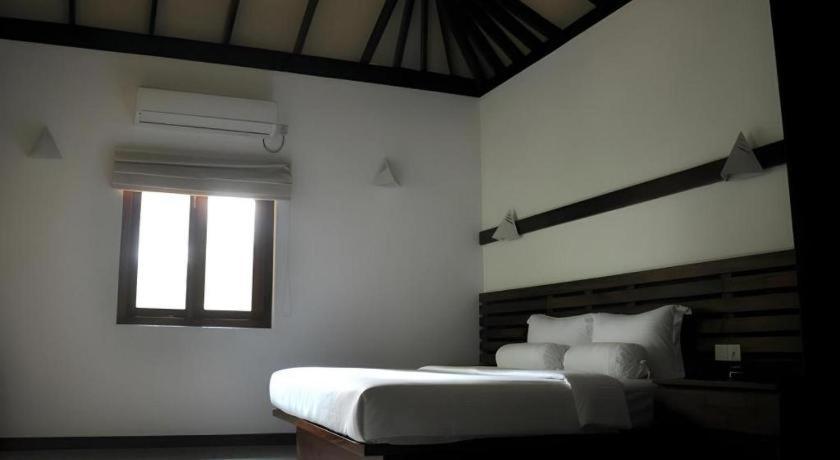 Roman Lake Ayurveda Boutique Resort Ahungalla Exterior photo