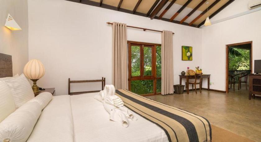 Roman Lake Ayurveda Boutique Resort Ahungalla Exterior photo
